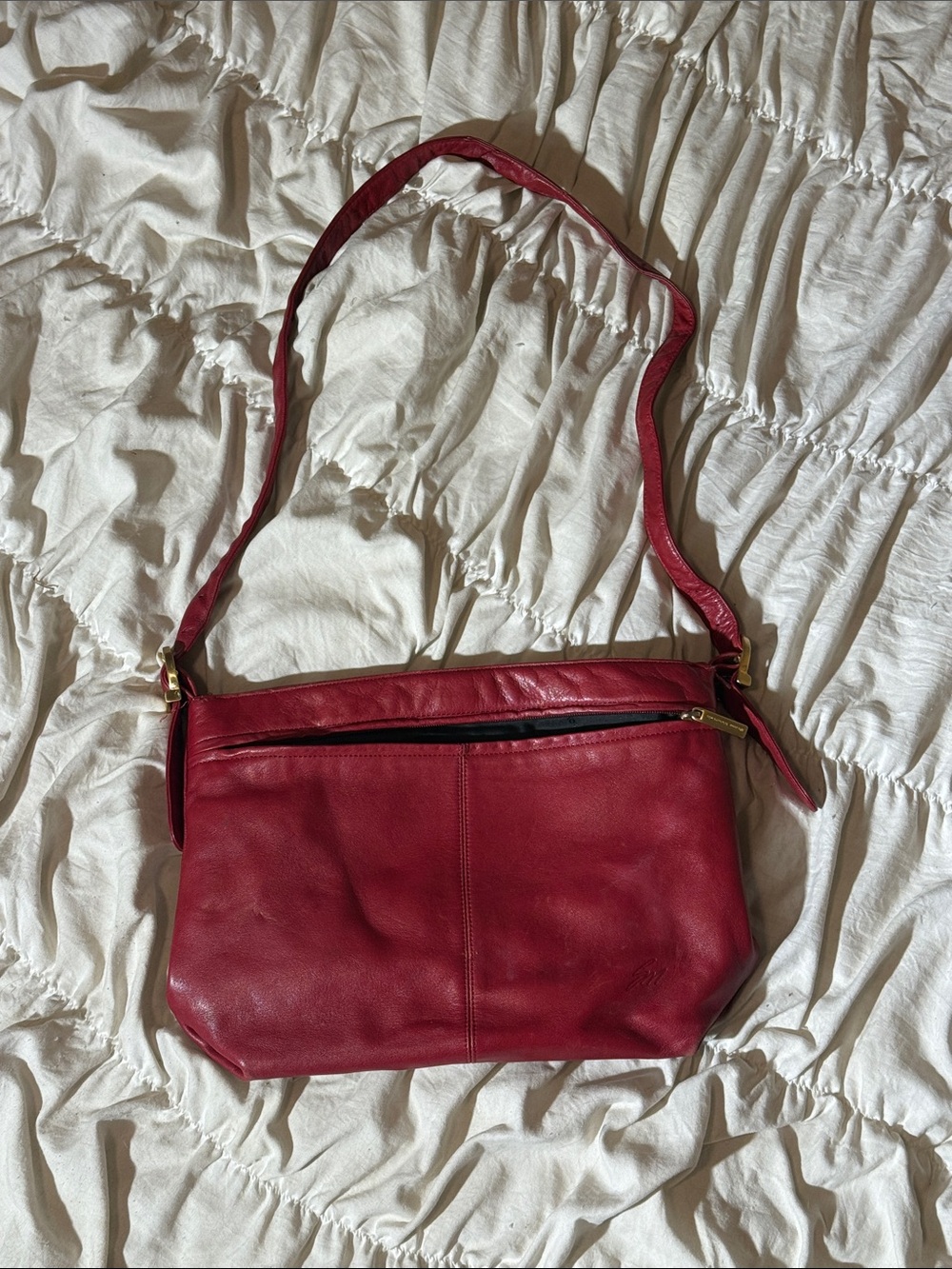 Stone Mountain Accessories Red Leather Shoulder Bag with Gold Hardware - Picture 5 of 6